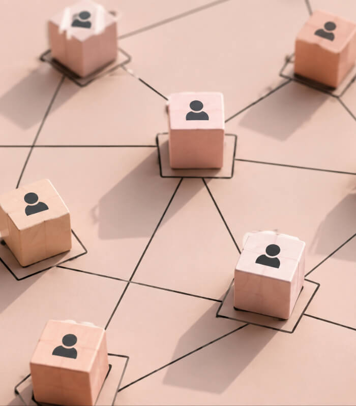 Шаг 1. Запустите поиск сотрудников сразу по нескольким каналам