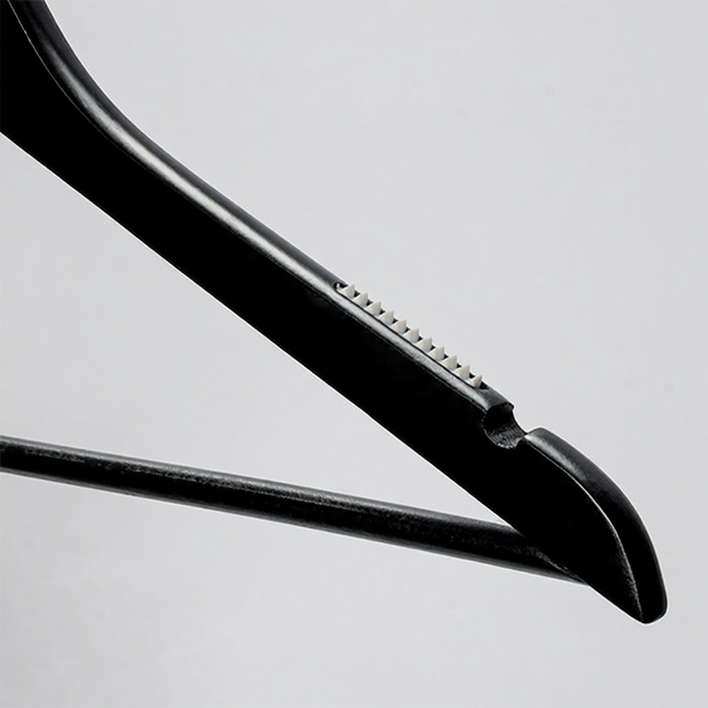 Вешалка-плечики для одежды с противоскользящими вставками MC30N/1-T150B(черн/хром)