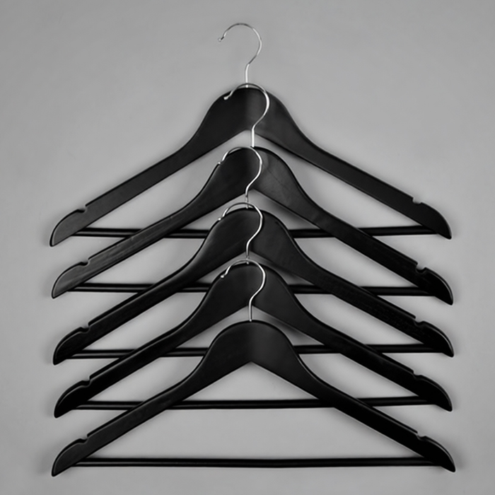 Вешалка-плечики для одежды деревянная MC30N-К(черн мат)