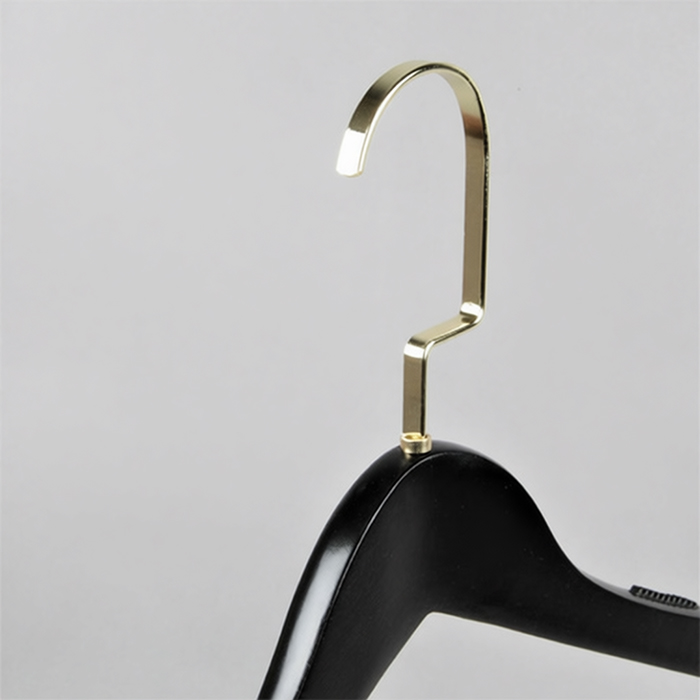 Вешалка-плечики для детской одежды деревянная C31-34/1(черн/зол)