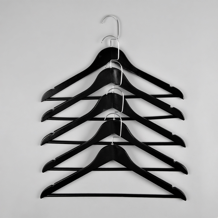 Вешалка-плечики для одежды деревянная МC30N/1(черн/хром)