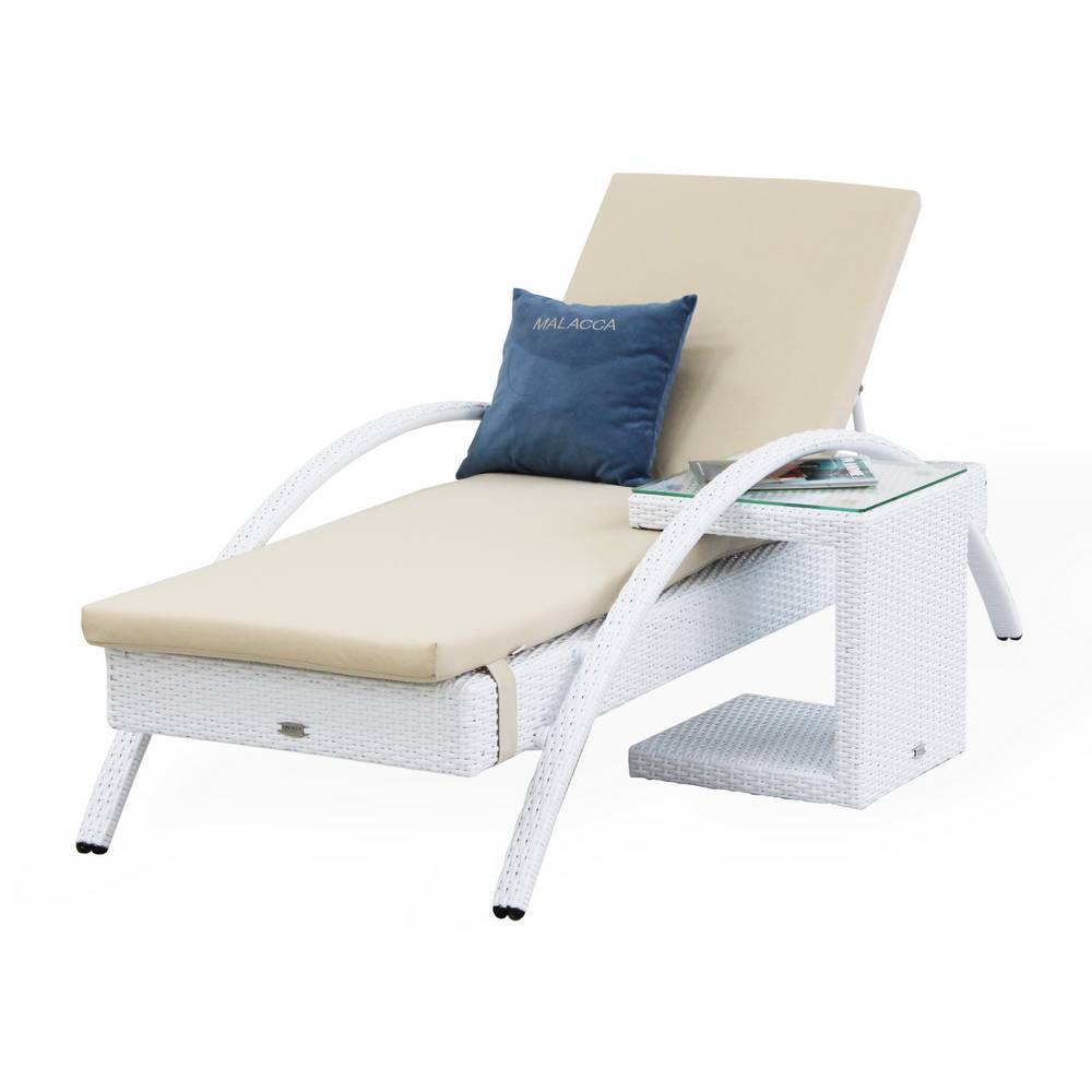 Шезлонг из ротанга Бари