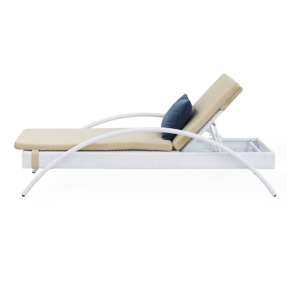 Шезлонг из ротанга Бари