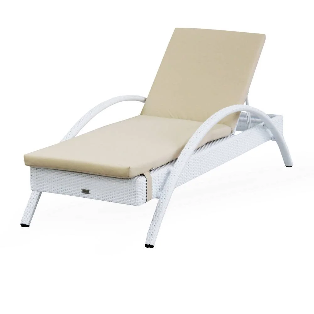 Шезлонг из ротанга Бари